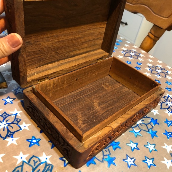 Set of 2 Carved Wooden boxes (India) - Picture 7 of 9